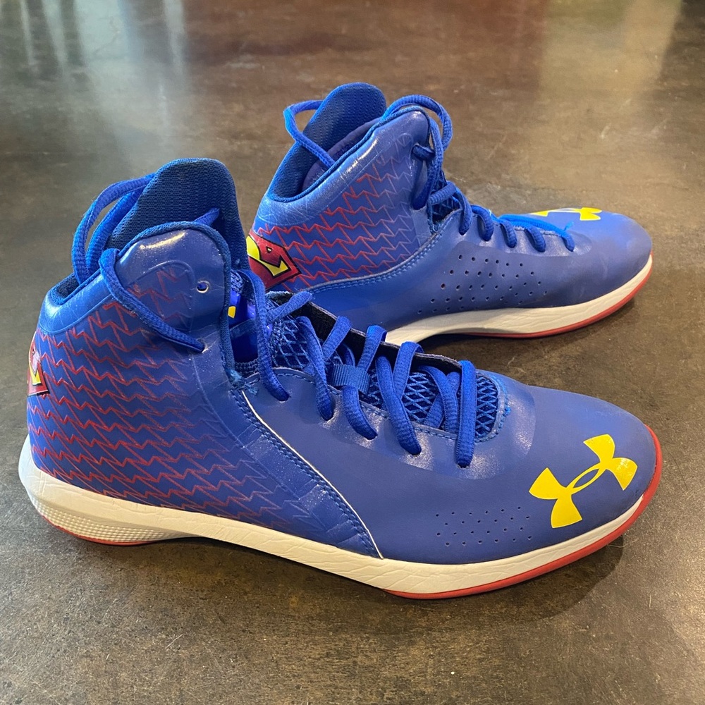 Boys UnderArmor Superman basketball shoes.